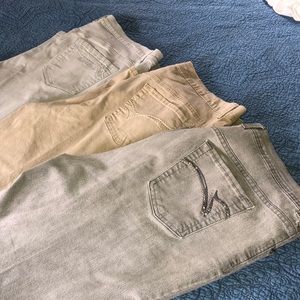BUNDLE-Gloria Vanderbilt straight leg jeans. AVG.
